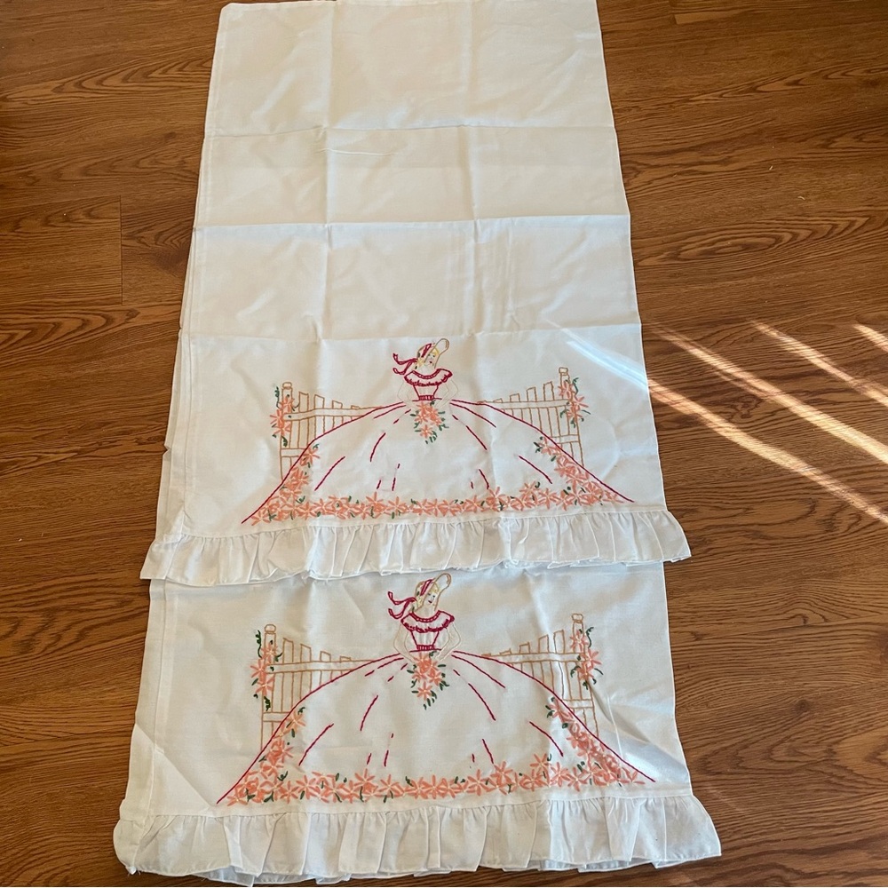 Vintage Hand Embroidered Pillow Cases Pair Southern Belle 29”x19”‎